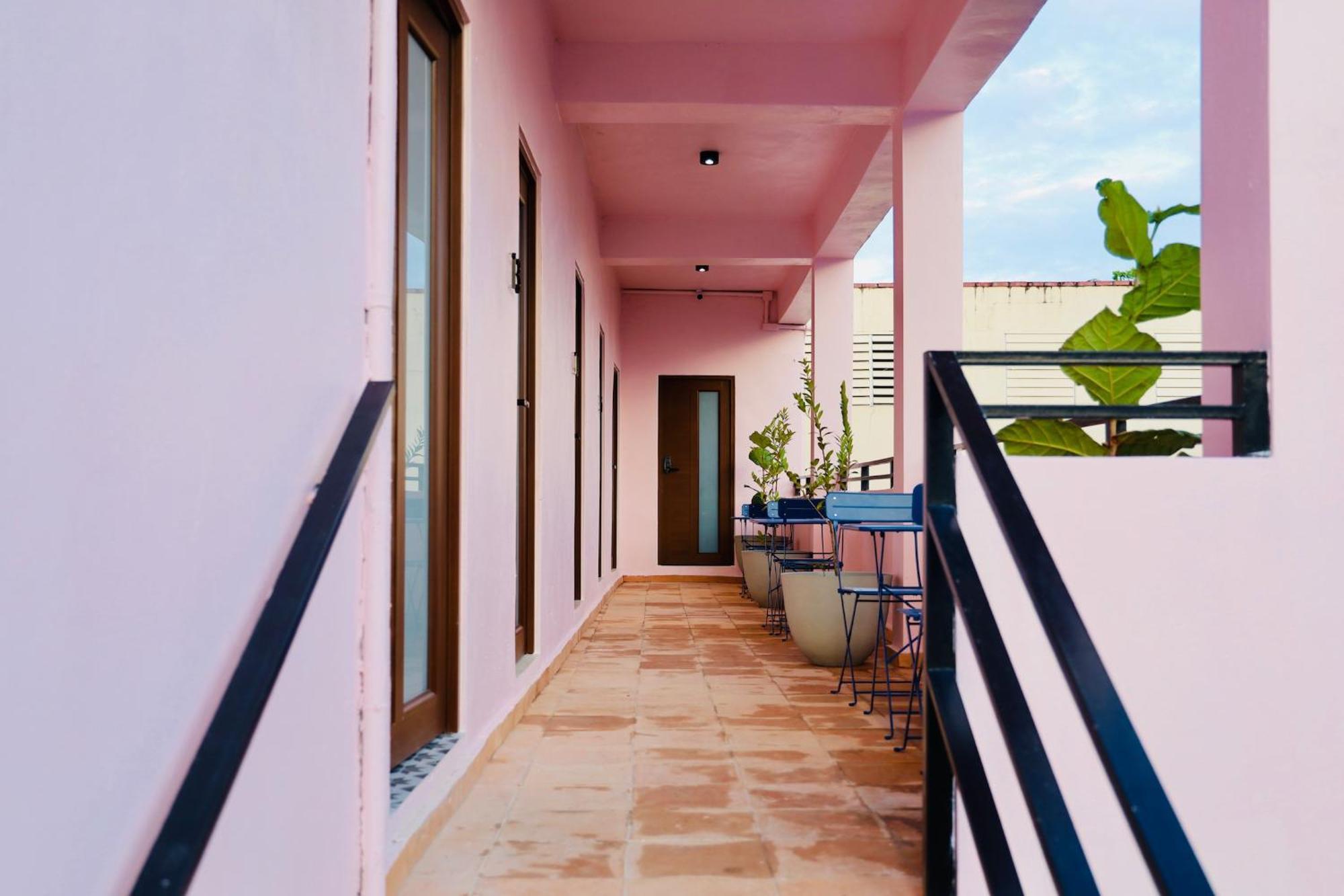 14 Chill Veranda Near Miramar